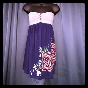 Dress/dress top with wooden buttons to boot!